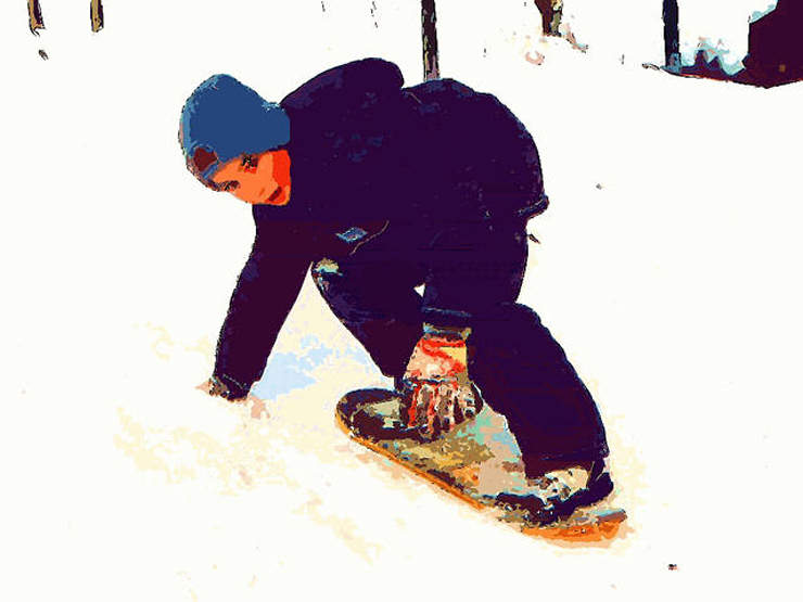 Skateboard ohne Rollen umfunktioniert als Snowboard