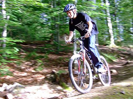 Fahrradrallye durch den Wald als Gruppenstundenprogramm