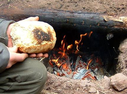 Brot backen im Erdofen