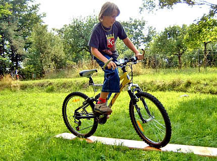 Geschicklichkeitsparcour mit dem Fahrrad