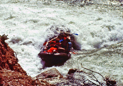 Rafting - alle sitzen in einem Boot