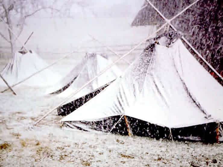 Zelten mit Kohten bei Schnee