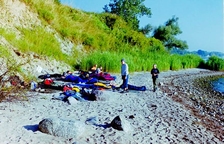 Am Strand mit der Jugendgruppe übernachten.