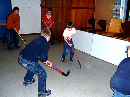 Hockeywettkampf im Gruppenraum