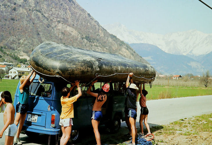 Als Team was unternehmen, zum Beispiel beim Rafting. Jeder muss anpacken