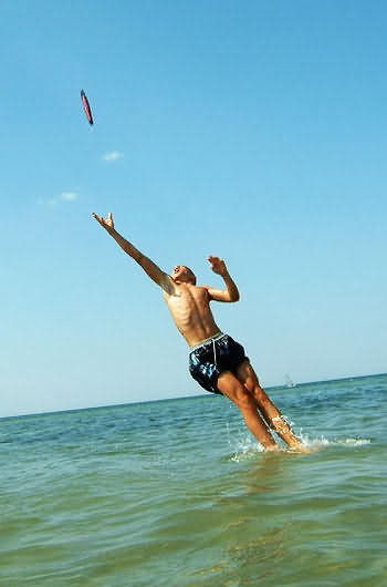 Wasserfrisbeespiel