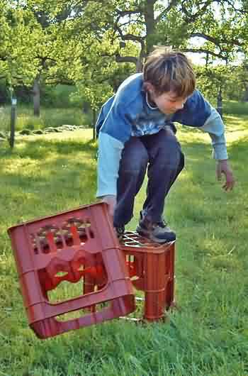 Wettspiele beim Kindergeburtstag - für den Sieger gibt es einen Kindergeburstagspokal.